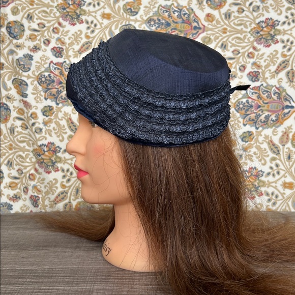 Vintage‎ Navy Blue Hat Tiered Straw Ruffles w/Felt Detail Church-Art Women’s - Picture 2 of 14